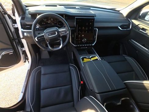 Used 2025 GMC Acadia Denali image 18