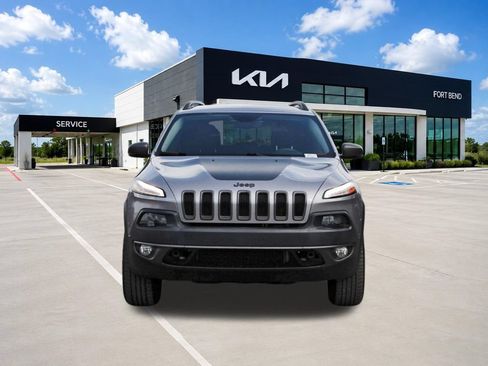 Used 2018 Jeep Cherokee Trailhawk w/ Quick Order Package 25L AWD/4WD image 2