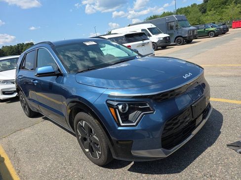 Used 2024 Kia Niro Wind w/ Wind Preserve Package FWD image 3