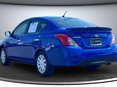 Used 2017 Nissan Versa SV FWD image 4
