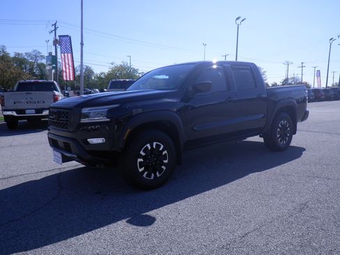 Used 2022 Nissan Frontier PRO-4X image 2