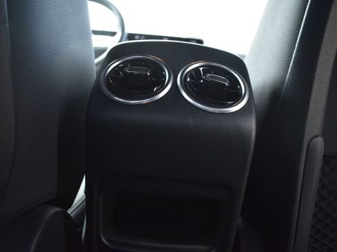 Used 2025 Mercedes-Benz GLA 250 image 32