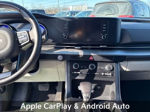 Used 2024 Kia Carnival LX image 19