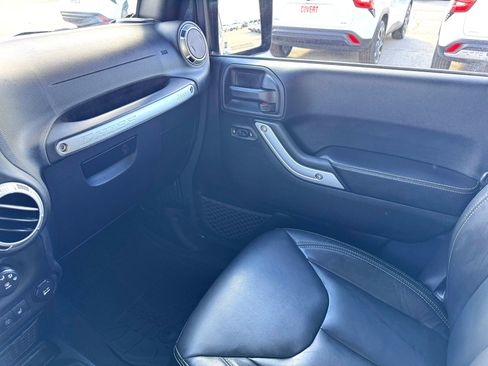 Used 2017 Jeep Wrangler Unlimited Sahara w/ Quick Order Package 24E Chief image 28
