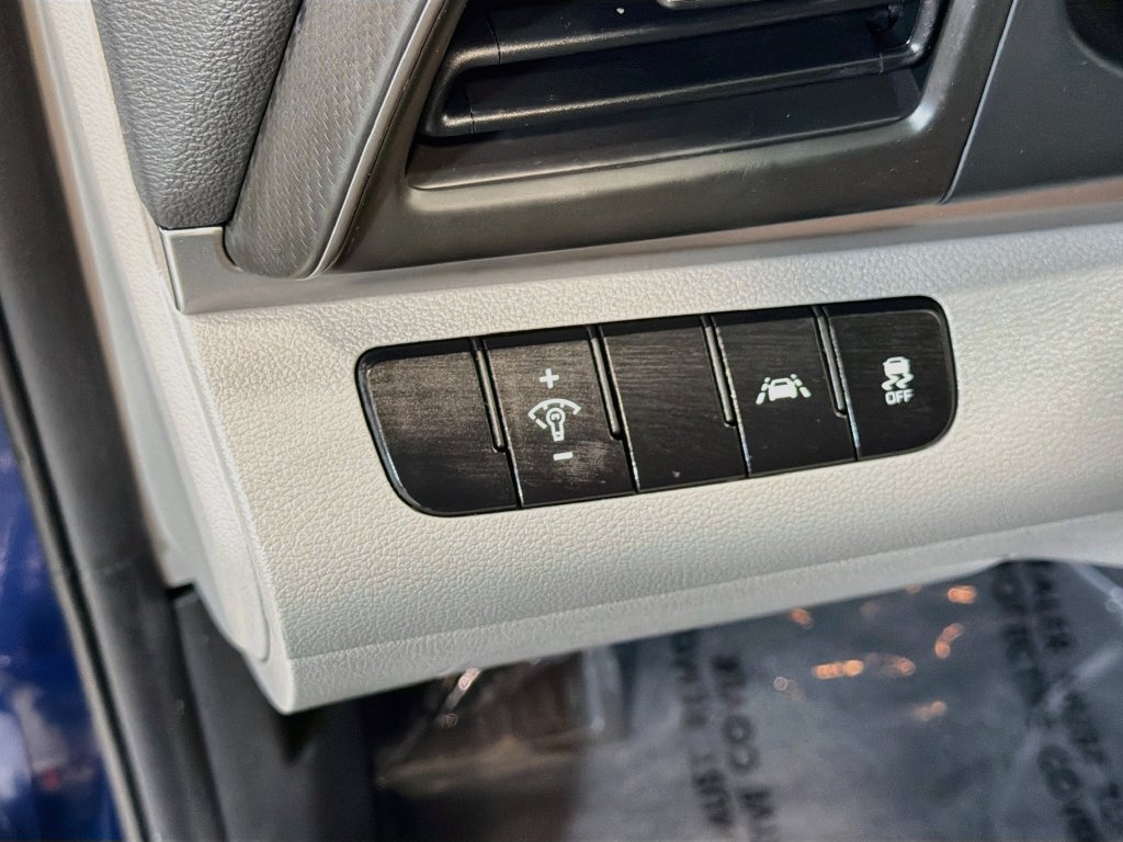 Used 2020 Hyundai Elantra SE FWD image 13