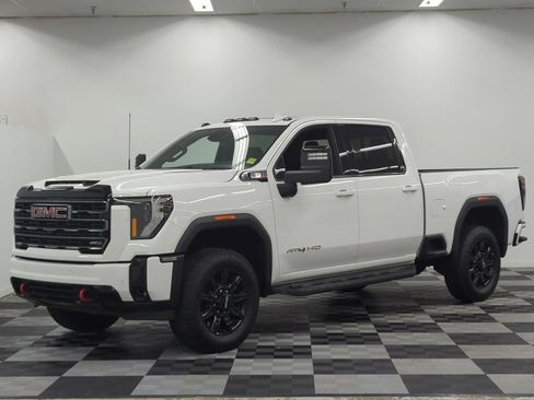 Used 2026 GMC Sierra 2500 AT4 w/ Technology Package AWD/4WD image 3