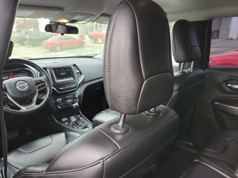 Used 2019 Jeep Cherokee Latitude Plus image 12