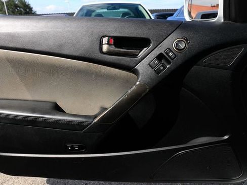 Used 2015 Hyundai Genesis 3.8 image 42