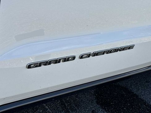 Used 2018 Jeep Grand Cherokee Limited RWD image 11
