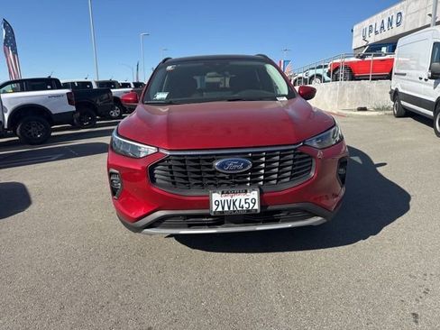 Used 2025 Ford Escape SE image 2