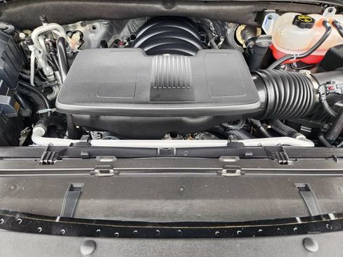 Used 2025 Chevrolet Suburban LS RWD image 32