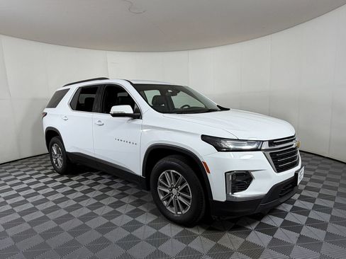 Used 2023 Chevrolet Traverse LT FWD image 1