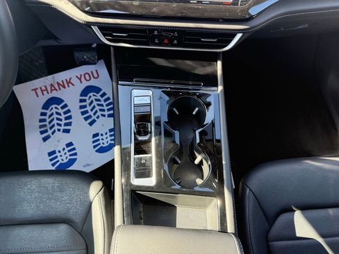 Used 2025 Volkswagen Atlas SEL image 25