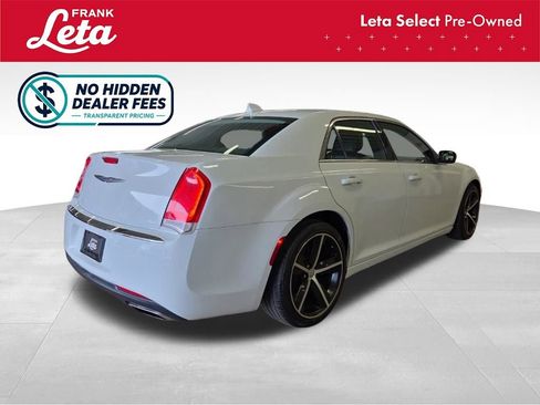 Used 2019 Chrysler 300 Touring w/ Quick Order Package 2EF RWD image 6