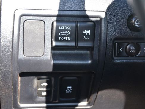 Used 2014 Lexus IS 250C w/ Luxury Package image 34