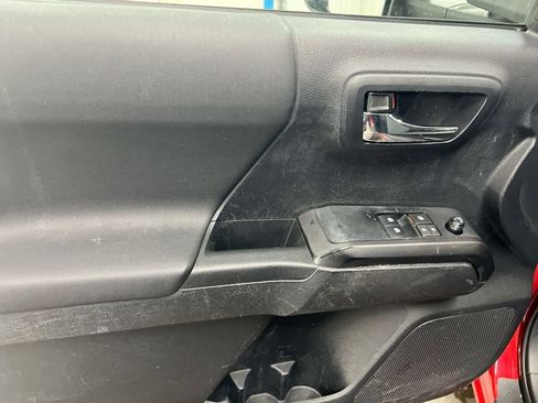 Used 2020 Toyota Tacoma TRD Off-Road AWD/4WD image 20