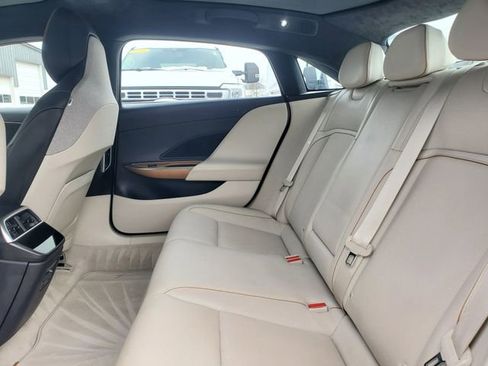 Used 2023 Lucid Air Touring image 32