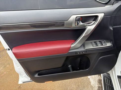 Used 2023 Lexus GX 460 Premium w/ Premium Package image 13