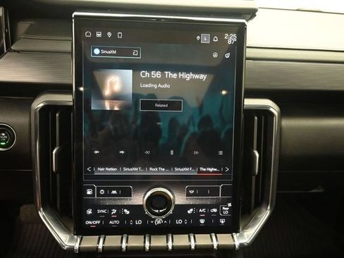 Used 2024 GMC Acadia AT4 w/ Luxury Package AWD/4WD image 14