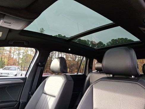 Used 2024 Volkswagen Tiguan SE R-Line image 17