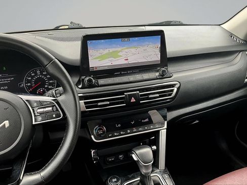 Used 2022 Kia Seltos SX w/ Sunroof Package AWD/4WD image 8