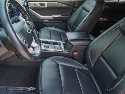 Used 2023 Ford Explorer XLT w/ Equipment Group 202A image 14