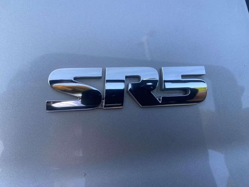 Used 2017 Toyota Tundra SR5 w/ SR5 Upgrade Package RWD image 7