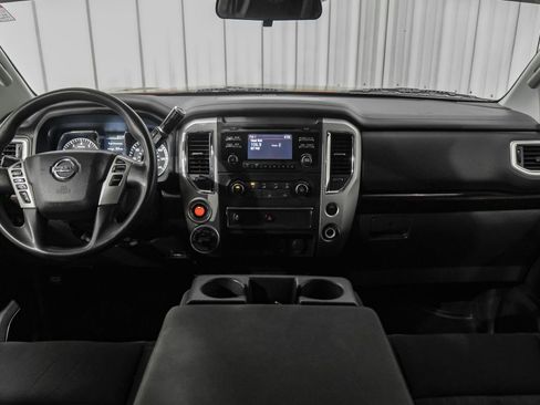 Used 2017 Nissan Titan SV image 13