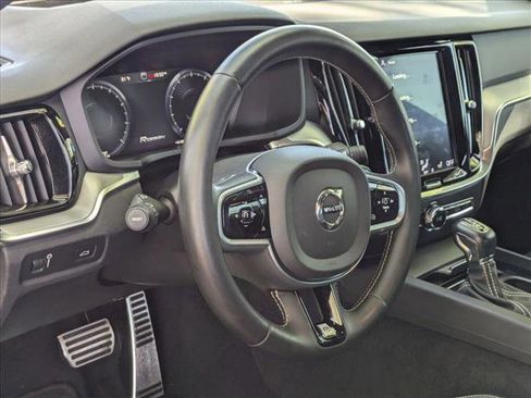 Used 2019 Volvo S60 T5 R-Design image 3