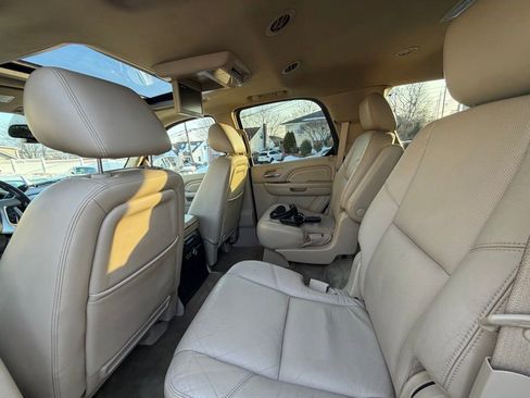 Used 2011 Cadillac Escalade Premium image 17
