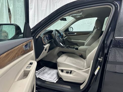 Used 2025 Volkswagen Atlas SE image 10