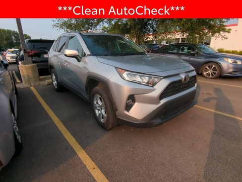 Used 2021 Toyota RAV4 XLE w/ Convenience Package FWD image 3