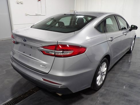 Used 2020 Ford Fusion SE image 4