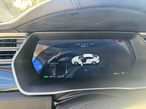 Used 2015 Tesla Model S 70D image 25