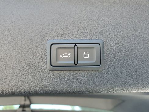 Used 2023 Audi e-tron Prestige w/ Prestige Package AWD/4WD image 9