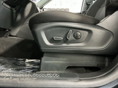 Used 2023 Ford Explorer XLT image 15