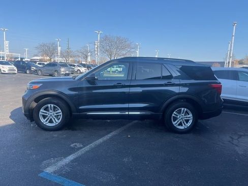 Used 2023 Ford Explorer XLT image 4