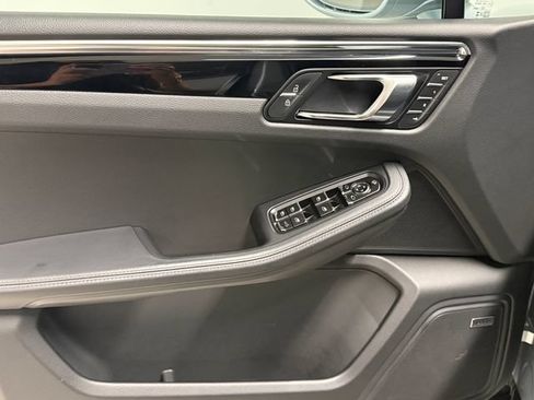 Certified 2026 Porsche Macan AWD/4WD image 37