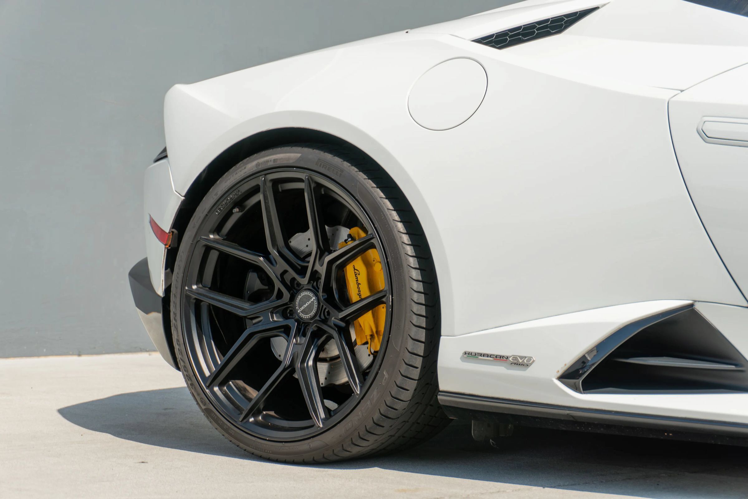 Used 2021 Lamborghini Huracan EVO RWD image 32