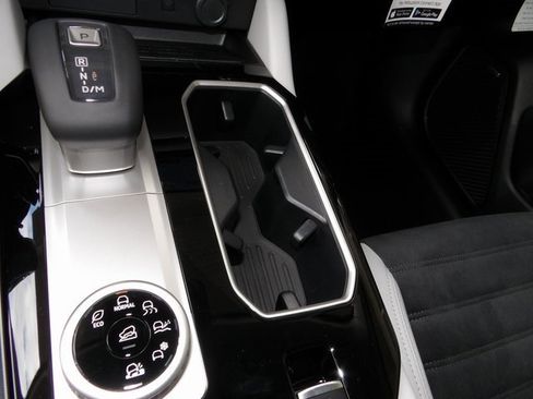 New 2025 Mitsubishi Outlander SE image 21