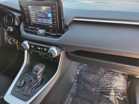 Certified 2020 Toyota RAV4 LE w/ Carpet Mat Package AWD/4WD image 20