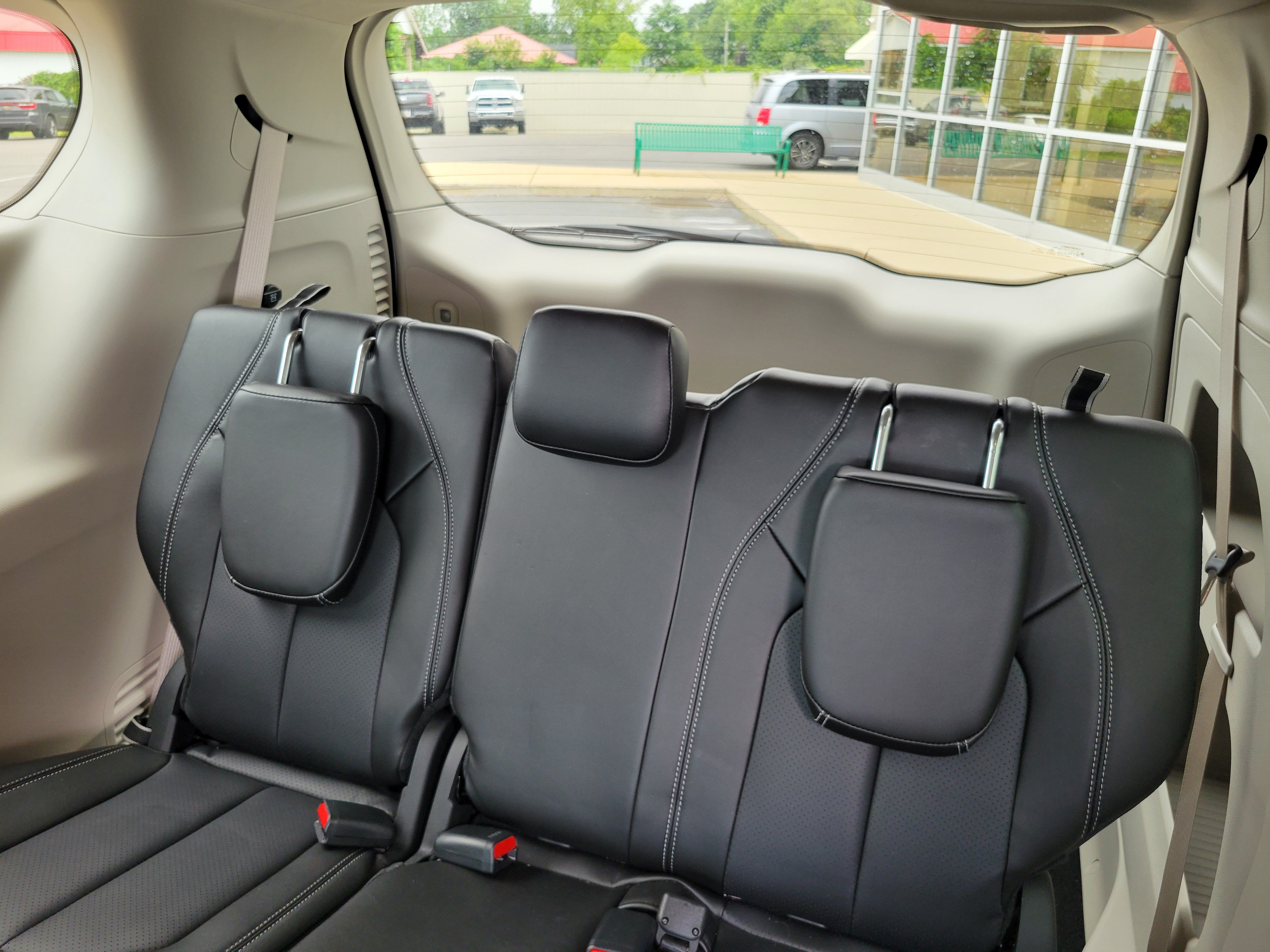 Used 2024 Chrysler Pacifica Touring-L FWD image 19