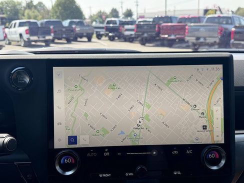 Used 2025 Lexus GX 550 w/ Accessory Package (31) AWD/4WD image 37