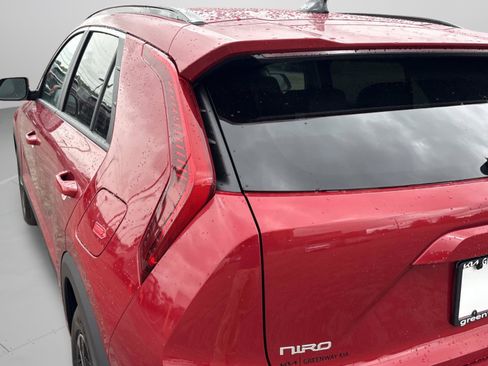 New 2026 Kia Niro EX FWD image 11