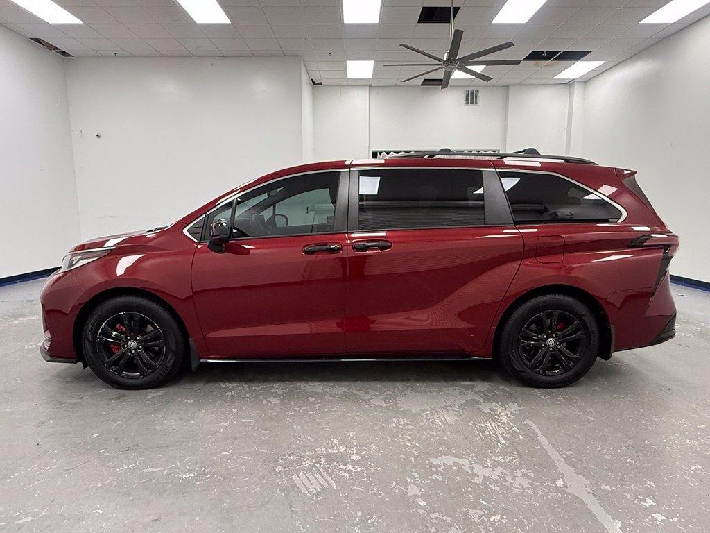 Used 2022 Toyota Sienna XSE w/ XSE Plus Package AWD/4WD image 5