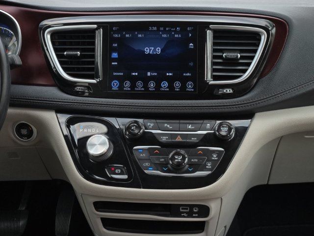 Used 2017 Chrysler Pacifica Limited w/ Advanced Safetytec Group FWD image 20