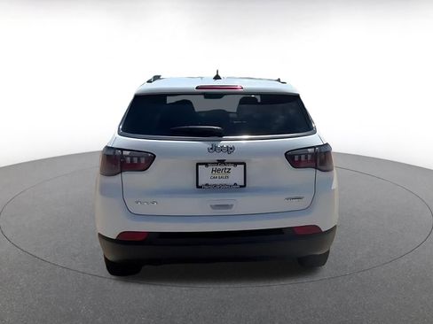 Used 2025 Jeep Compass Latitude image 12