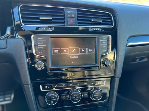 Used 2016 Volkswagen Golf 4-Door image 21