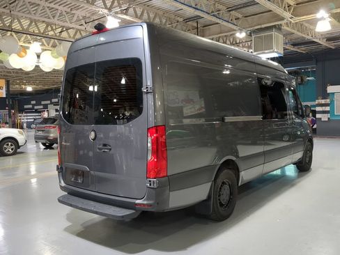 Used 2022 Mercedes-Benz Sprinter 2500 image 10