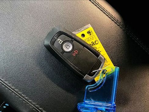 Used 2020 Ford Edge SEL image 34